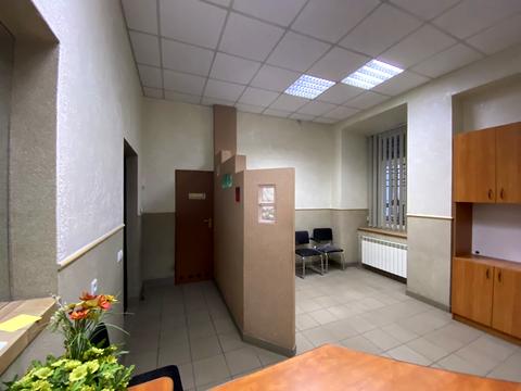 комерційна за адресою Валова вул., 16