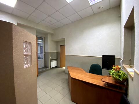 комерційна за адресою Валова вул., 16