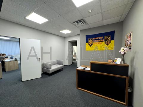 комерційна за адресою Шовковична вул., 42/44