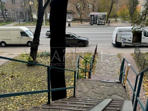 комерційна за адресою Васильківська вул., 8