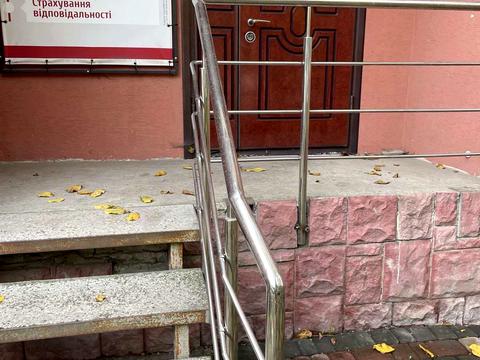 комерційна за адресою Князя Острозького вул., 42