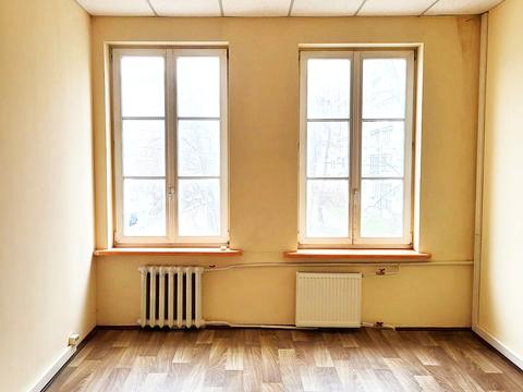 комерційна за адресою Межигірська вул., 39