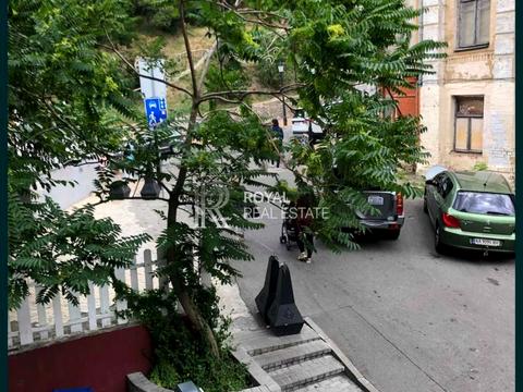 комерційна за адресою Воздвиженська вул., 51А