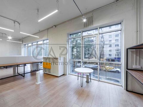 комерційна за адресою Василя Тютюнника вул. (Анрі Барбюса), 12