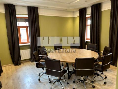 комерційна за адресою Воздвиженська вул., 20