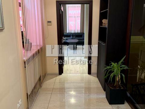 комерційна за адресою Воздвиженська вул., 20