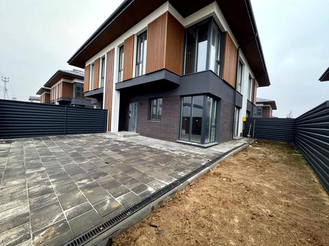 будинок за адресою Харківська вул., 1