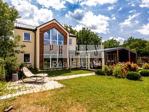 будинок за адресою Сонячна вул.