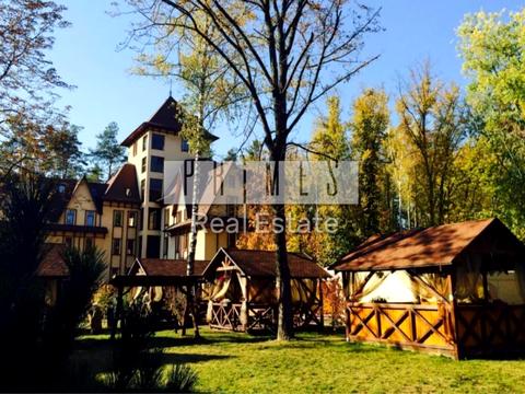 комерційна за адресою Берестейське шосе (Брест-Литовське), 8А