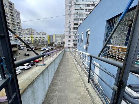 комерційна за адресою Ревуцького вул., 42-А