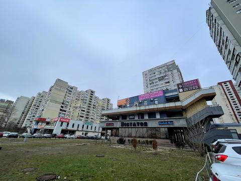 комерційна за адресою Ревуцького вул., 42-А