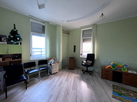 комерційна за адресою Ревуцького вул., 42-А