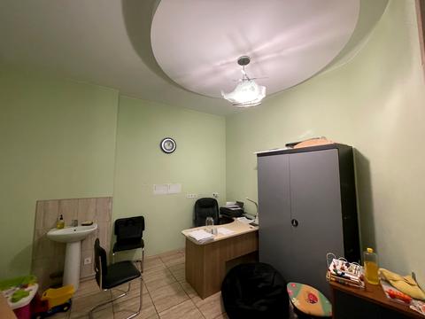 комерційна за адресою Ревуцького вул., 42-А