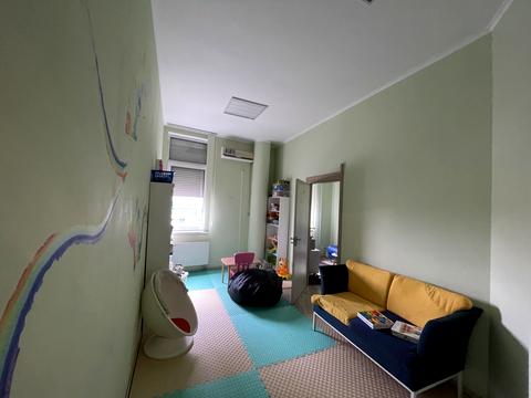 комерційна за адресою Ревуцького вул., 42-А