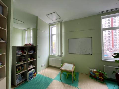 комерційна за адресою Ревуцького вул., 42-А