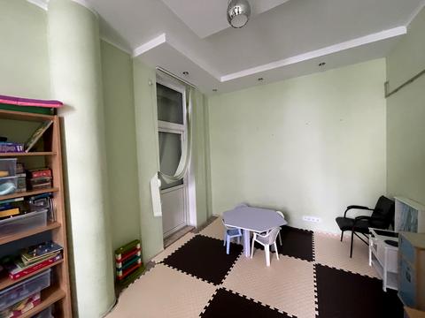 комерційна за адресою Ревуцького вул., 42-А