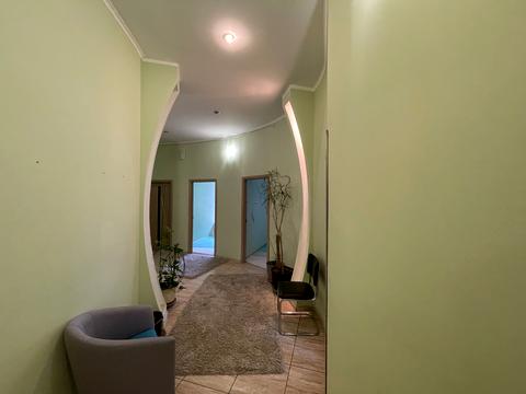 комерційна за адресою Ревуцького вул., 42-А