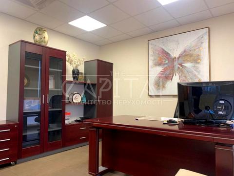 комерційна за адресою Гоголівська вул., 132