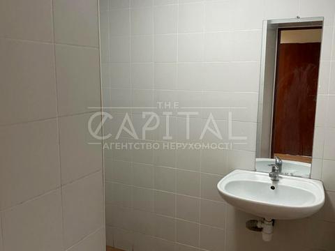 комерційна за адресою Новопирогівська вул., 64А