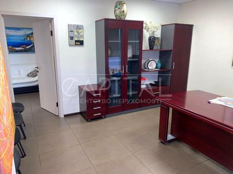 комерційна за адресою Голосіївська пл., 1