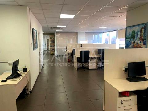 комерційна за адресою Голосіївська пл., 1