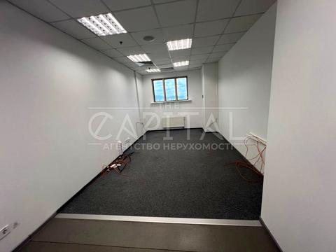 комерційна за адресою Київ, Столичне шосе, 103