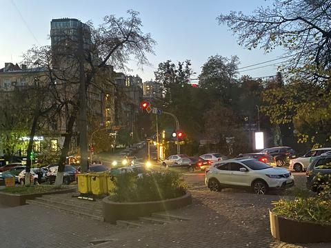 паркомісце за адресою Гетьмана Павла Скоропадського вул. (Льва Толстого), 35-39