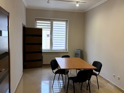 коммерческая по адресу Героїв Крут ул., 2б