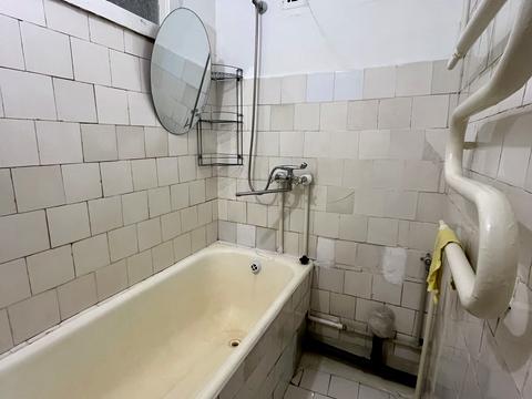 квартира за адресою Тролейбусна вул., 12