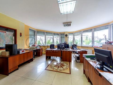 комерційна за адресою Раїси Окіпної вул., 4