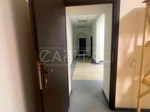 комерційна за адресою Дніпровська набережна вул., 13