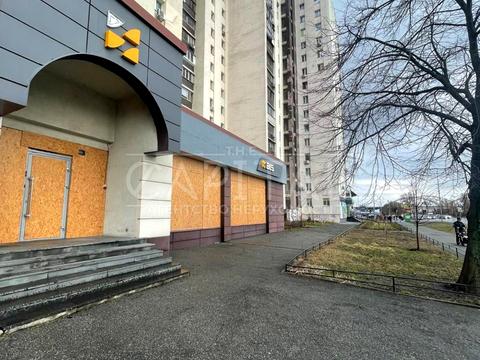 комерційна за адресою Дніпровська набережна вул., 13