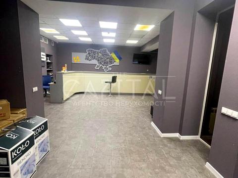 комерційна за адресою Дніпровська набережна вул., 13