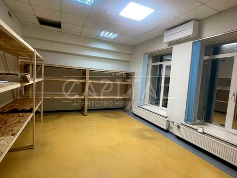 комерційна за адресою Дніпровська набережна вул., 13