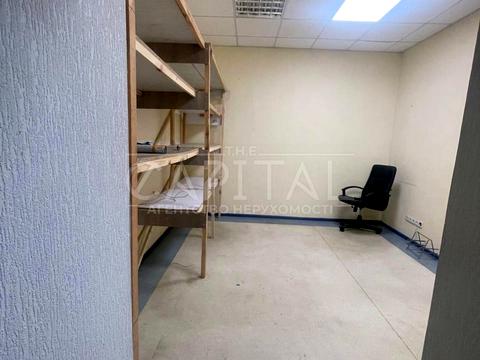 комерційна за адресою Дніпровська набережна вул., 13