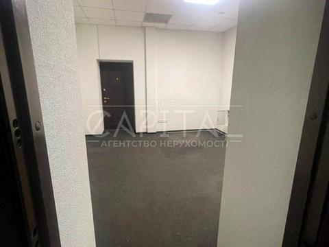 комерційна за адресою Дніпровська набережна вул., 13
