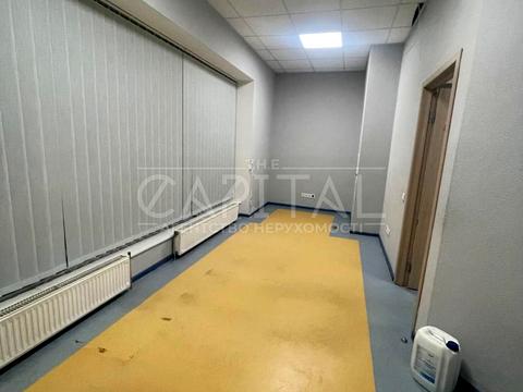 комерційна за адресою Дніпровська набережна вул., 13