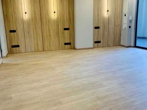 комерційна за адресою Літературна вул., 1а