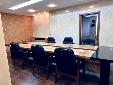 комерційна за адресою Літературна вул., 1а