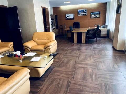 комерційна за адресою Літературна вул., 1а