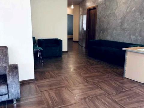 комерційна за адресою Літературна вул., 1а