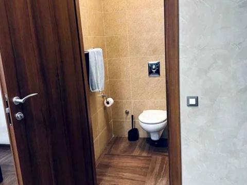 комерційна за адресою Літературна вул., 1а