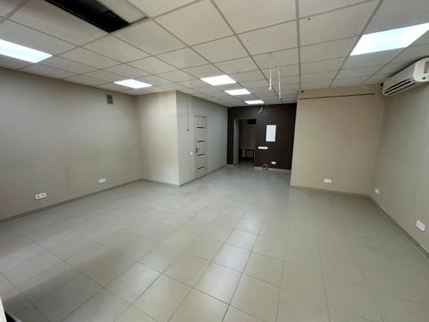 комерційна за адресою Університетська вул., 2Л