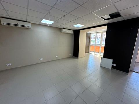 комерційна за адресою Університетська вул., 2Л