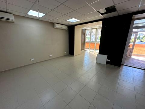 комерційна за адресою Університетська вул., 2Л