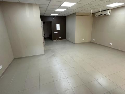 комерційна за адресою Університетська вул., 2Л