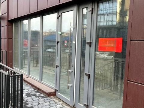 комерційна за адресою Княгинин вул., 44