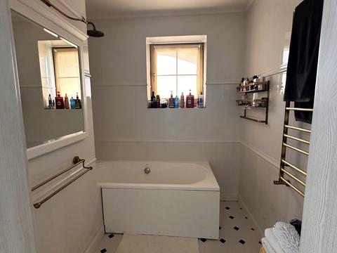 будинок за адресою Травнева