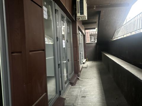 комерційна за адресою Княгинин вул., 44