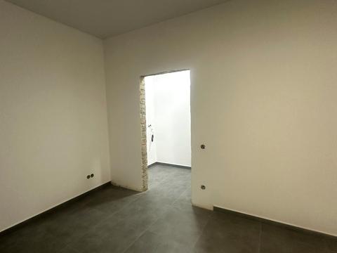 комерційна за адресою Княгинин вул., 44